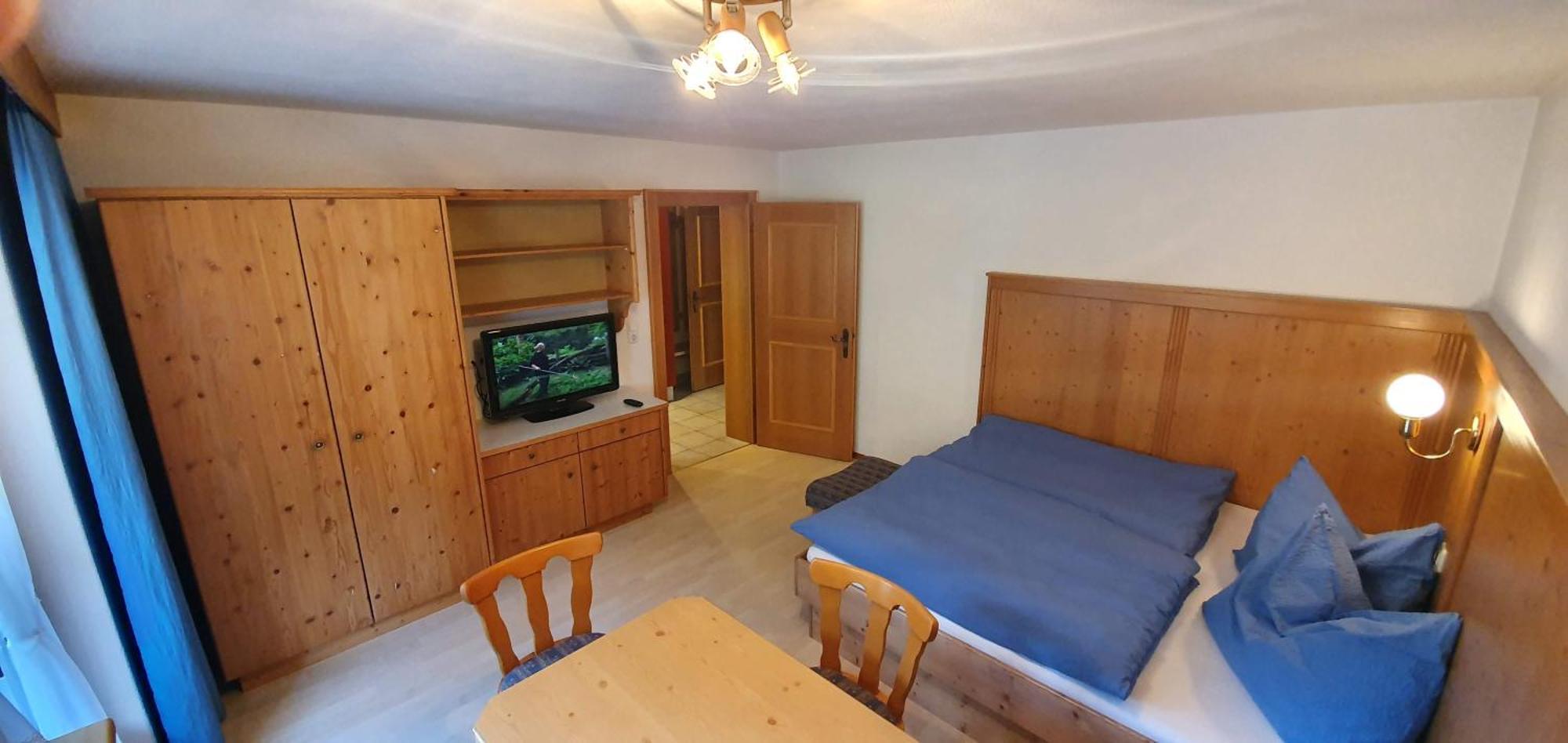 Pension Appartements Via Claudia Lermoos Habitación foto